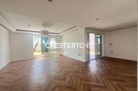 Upgraded 4BR Villa | Wooden Floors | Garden