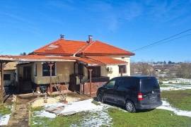 Renovated House with Large Garden and Outbuildings – Quiet Area Near the Centre