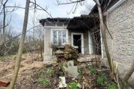 Charming Renovation Project Near the Sea