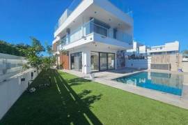 Stunning, 5 Bedroom House with Roof Garden for sale in Dekeleia area, Larnaca