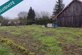 Terrain plat avec tous les raccordements aux pieds