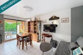 PORT-FREJUS T2 EN DERNIER ETAGE AVEC TERRASSE