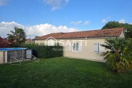 Plain pied trois chambres et un bureau, garage attenant, jardin !
