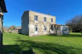 Maison et ses multiples dépendances sur 3700 m² cadastrés