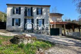 Maison rénovée avec terrain arboré