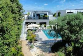 Villa contemporaine d'exception avec accès mer et ses studios locatifs indépendants