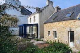 Maison et penty proche de la mer.