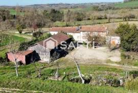 grande ferme à rénover à 5 minutes de Nérac.