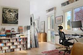 Duplex ensoleillé avec beaux volumes