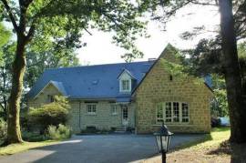 Grande maison en pierre de 270 m²