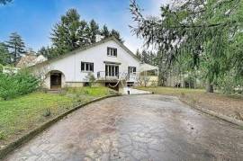 ensemble immobilier de 9 pièces avec une maison et une grande dépendance