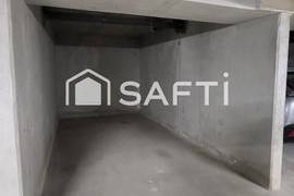 Box ouvert 13m2 en sous sol de résidence fermée