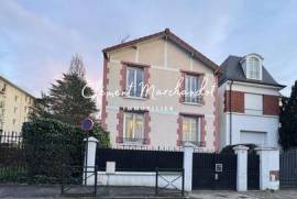 Maison lumineuse avec studio et combles aménageables Maison lumineuse avec studio et combles aménageables