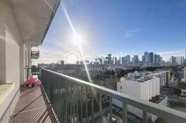 Vué dégagée, plein sud, balcon, refait à neuf.