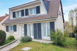 Maison très bien entretenue ! 4 chambres dans quartier pavillonnaire recherché de la Basilique. AU CALME