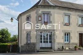 Charmante maison creusoise avec plusieurs dépendances et grand jardin arboré.