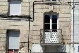 Immeuble situé proche des jardins de la Brèche et du centre ville