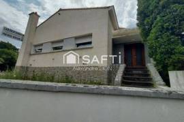 Venez visiter cette Maison de 139 m² sur sous sol très bien situé dans le nord de Niort