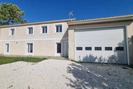 Centre de Meschers-sur-Gironde - Appartement 1er étage avec grand garage