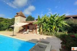 Maison en pierre 220m2, 6 chambres, piscine sur parcelle 5126m2
