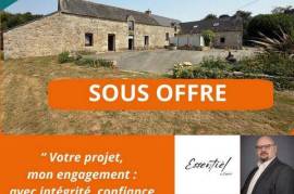 SPLENDIDE LONGERE EN PIERRE RENOVEE AVEC DEPENDANCE A SEGLIEN. BIEN D'EXCEPTION.