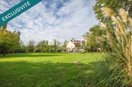 SUPERBE MAISON FAMILIALE -140 M2- 8 500 m2 de Terrain.