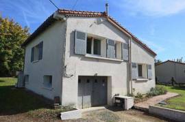 Maison 2 chambres avec garage et atelier sur terrain de 1700m2