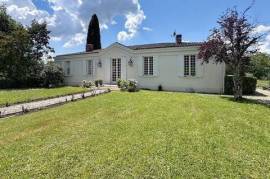 Maison familiale vue dominante et jardin arboré – Latresne
