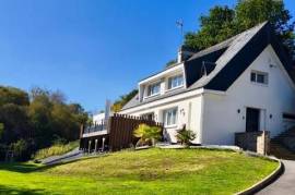 Maison traditionnelle aux beaux volumes et entièrement rénovée
