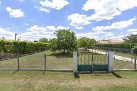 Terrain constructible non viabilisé, clos