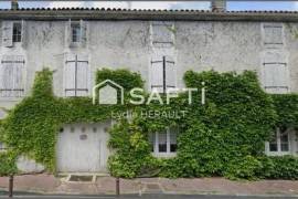 Maison de ville spacieuse idéalement située dans le centre historique de COGNAC