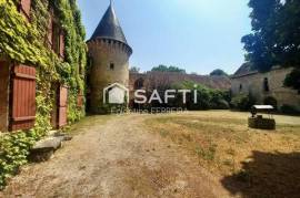 INDRE, à 2h45 de Paris, 25 min de CHATEAUROUX, 20 min de l'A20, Manoir restauré avec dépendances sur 2ha