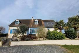RARE, des prestations hors normes pour cette propriété familiale à 7 chambres, Un espace totalement indépendant pour une activité professionnelle, un appartement de 35m2, 78m2 de pièces de vie, une revente d'énergie au très haut rendement ...