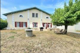 Grande demeure à Marcheprime de 270 m² habitables aux volumes exceptionnels!