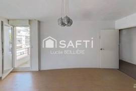 A Noisy- le Grand 93160 CHARMANT APPARTEMENT LUMINEUX T4, 74 m², 3 chambres avec un emplacement de parking privé