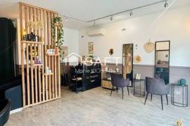 Salon visible, équipé, clientèle fidèle