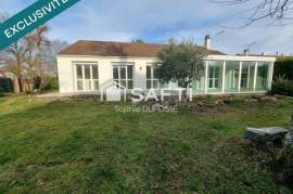 Belle opportunité pour ce beau plain-pied lumineux, idéalement situé, de 136 m², 6 pièces avec un double garage sur un terrain clos de 705 m²