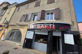 Immeuble de rapport avec 2 appartements et 2 locaux