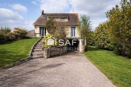 Maison familiale avec jardin, sous-sol total et beaux volumes