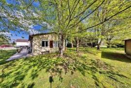 Maison avec terrain constructible, fort potentiel à Pugnac