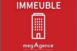 Composé de 3 logements et d' 1 studio ou T1 à rénover