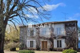 Maison d'exception aux vastes pièces dans un écrin de verdure