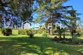 Maison en pierre sur un parc arboré de 4453 m2