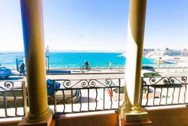 100 mètres de la plage des Catalans, magnifique T4 avec vue plongeante mer avec terrasse et garage double