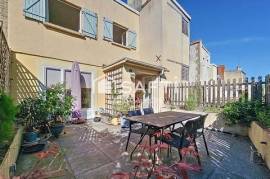 HYPER CENTRE CLOVIS/JARD 4CH TERRASSE ET 2 GARAGES