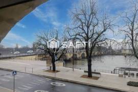 Appartement sur les quais avec grande terrasse