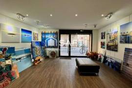 Murs commerciaux de 90 m² en trois bureaux, entre Gambetta et Tourny + cour intérieure.