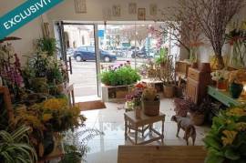 MURS DE BOUTIQUE EMPLACEMENT N°1 IMMEUBLE EN ANGLE SUR LA PLACE NOTRE DAME