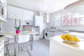 RUE DE MONTREUIL : Superbe appartement-4 chambres