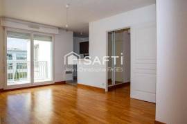 Beau F2 avec balcon - Parking